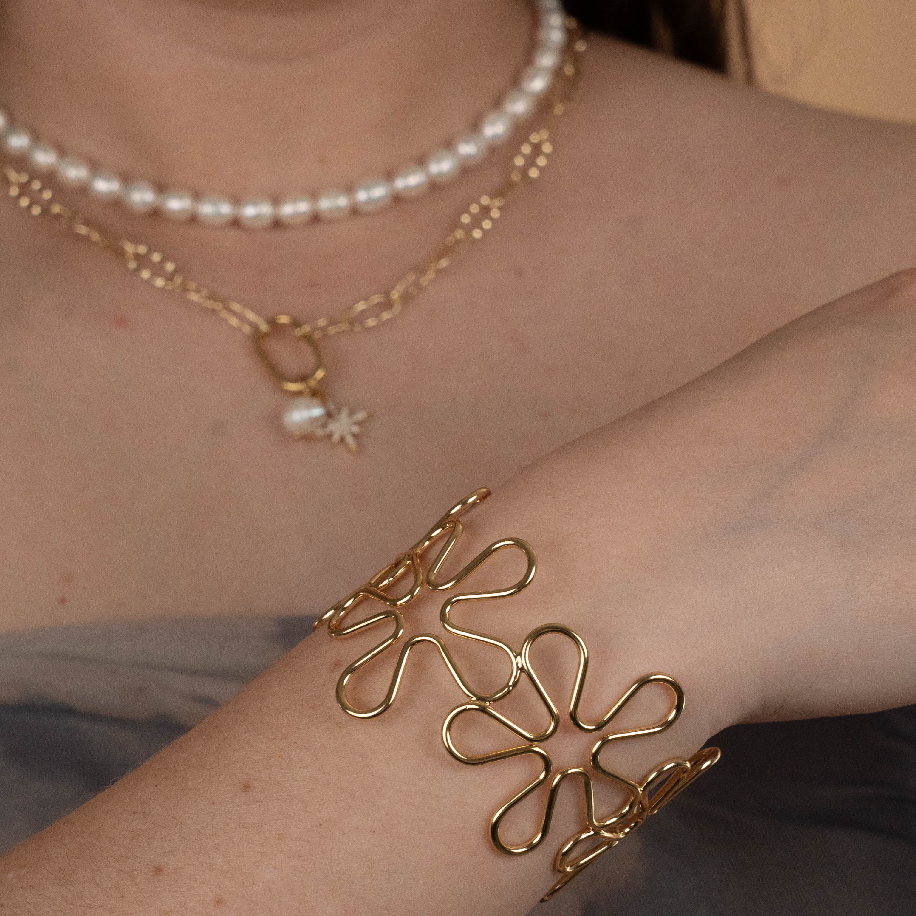 Pulsera florecita hawaii